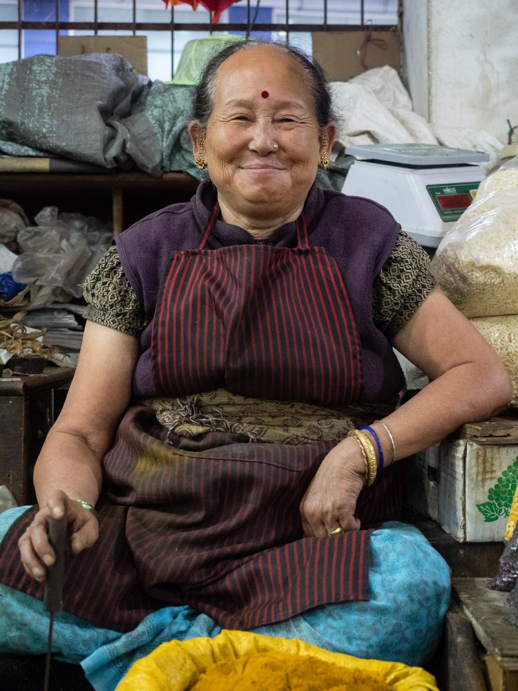 gut gelaunte Marktfrau in Darjeeling