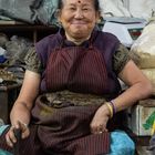 gut gelaunte Marktfrau in Darjeeling