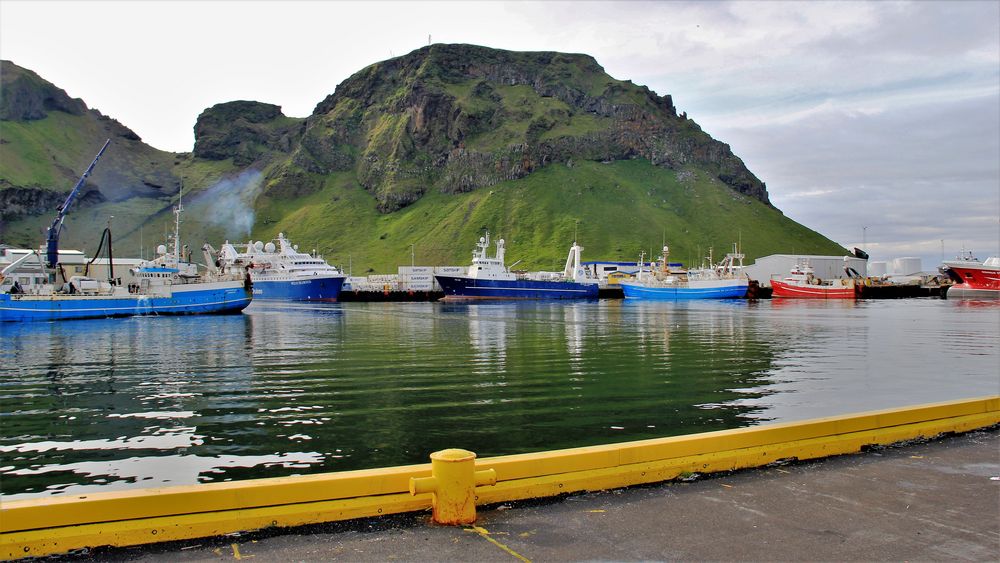 Gut geschützter Hafen auf Heimaey