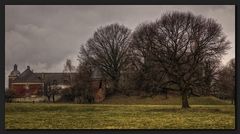 Gut Müllenark mit Baum (fast) rechts daneben