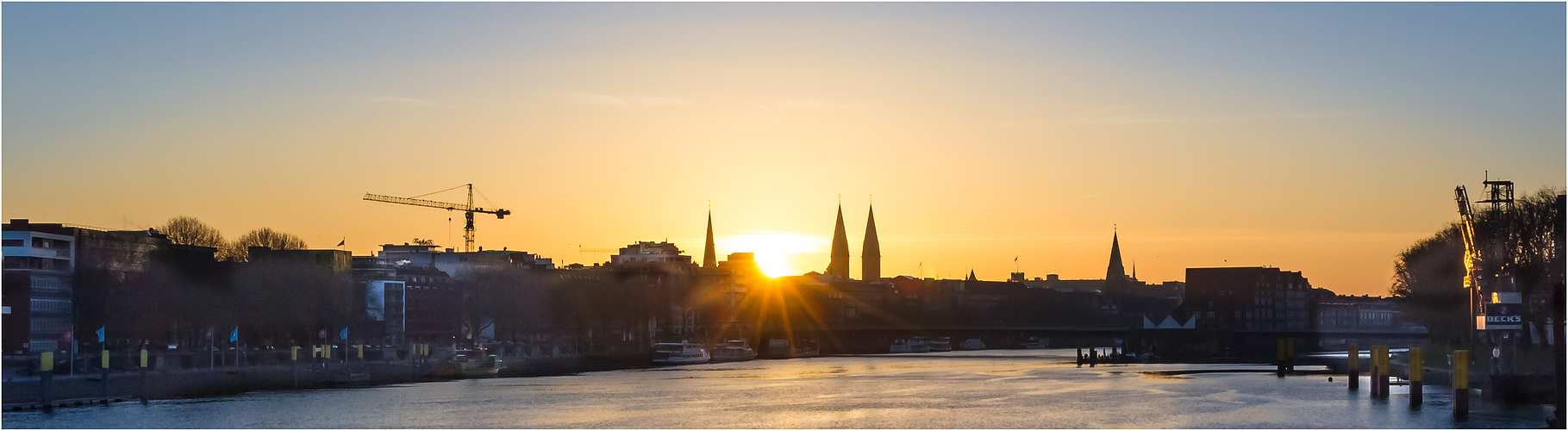 Guten Morgen Bremen - Sonne über dem Dom