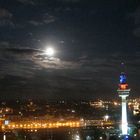 Guter Mond du gehst so helle - über Bremerhaven auf