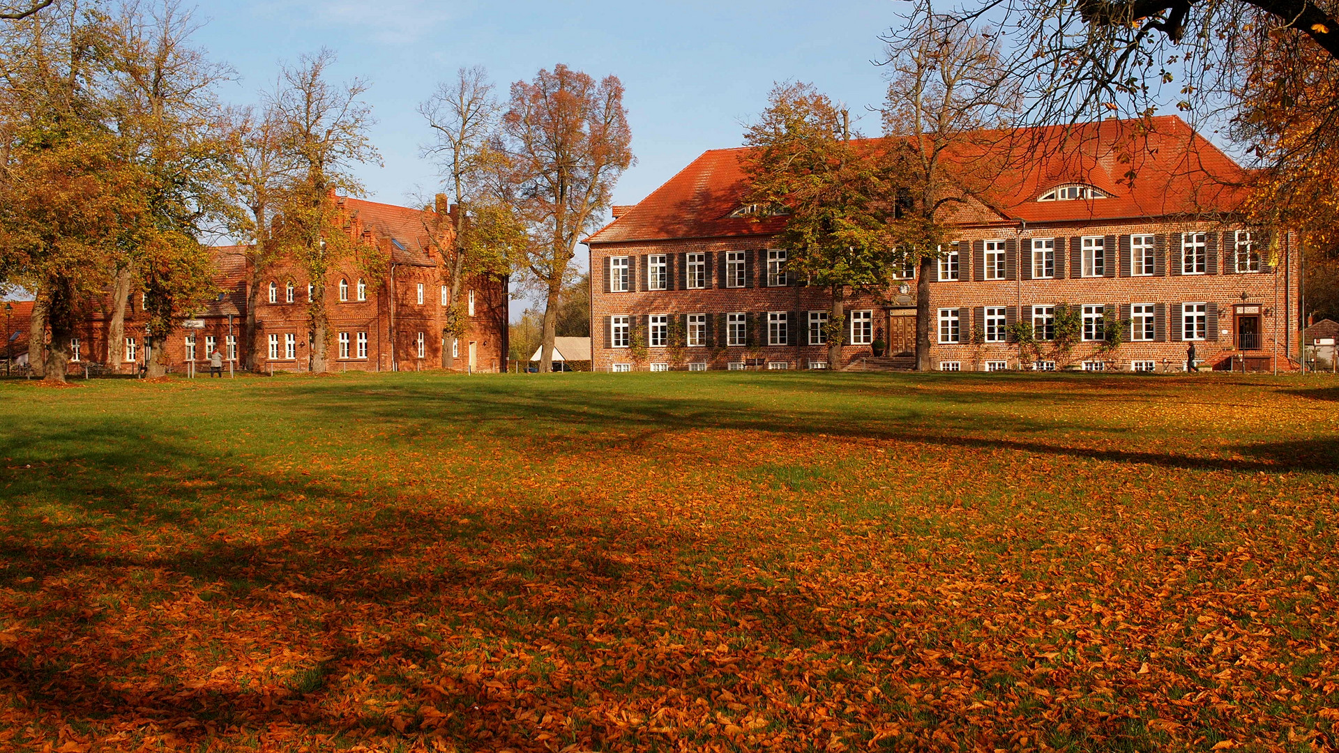 Gutshaus Ludorf im Herbst