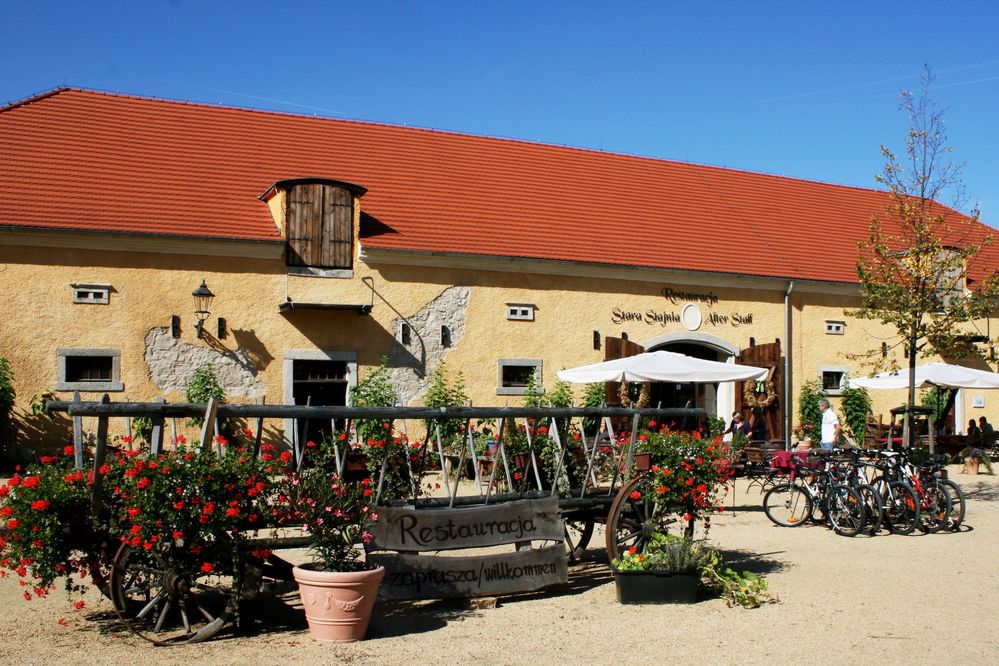 Gutshof (ehem. Rittergut) am Schloß Lomnitz