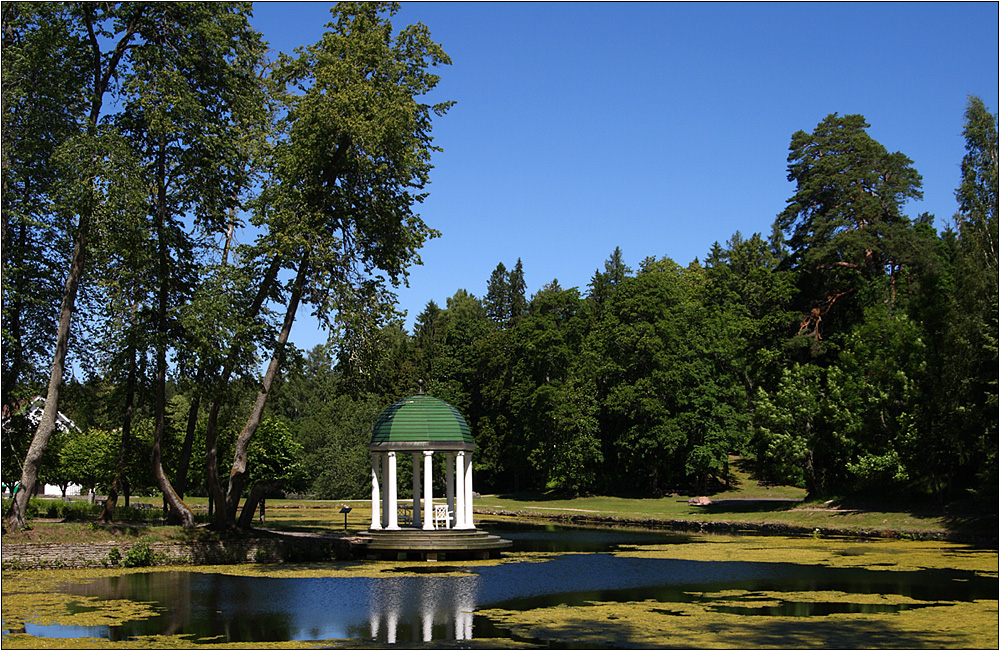 gutshof palmse / deich mit pavillon