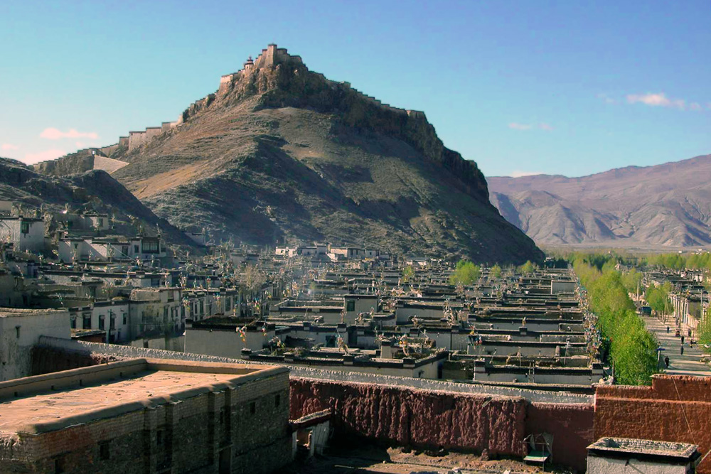Gyantse with the Dzong fortress in the background