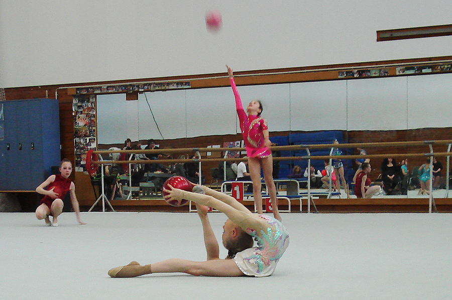 Gymnastin bei einem Wettbewerb (2)