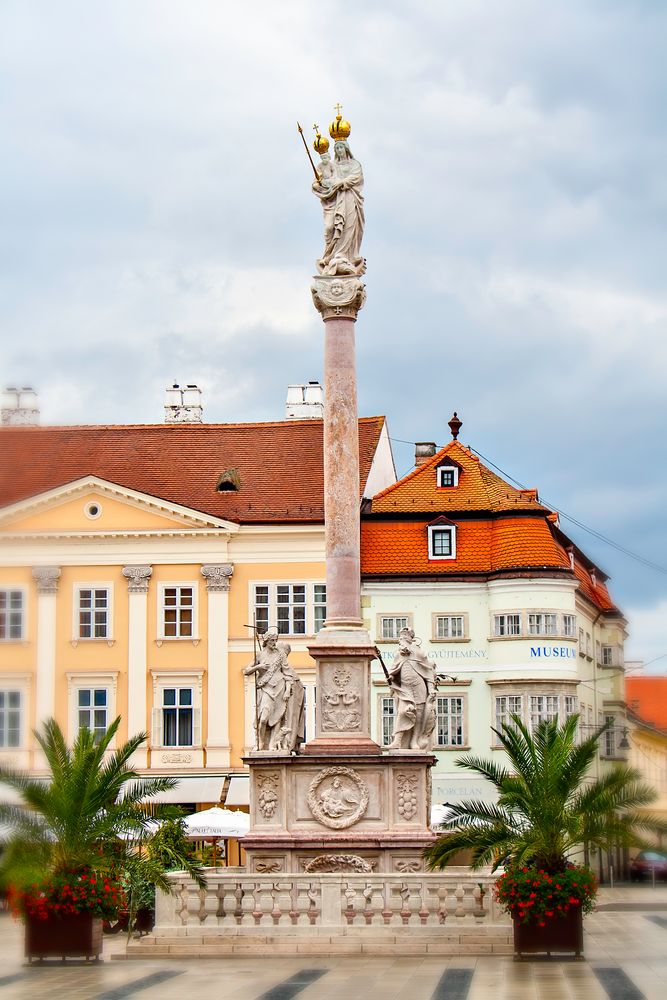 Györ - Szechenyi-ter mit Mariensäule