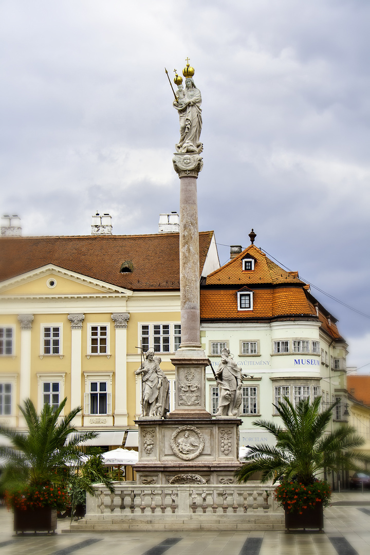 Györ - Szechenyi-ter mit Mariensäule