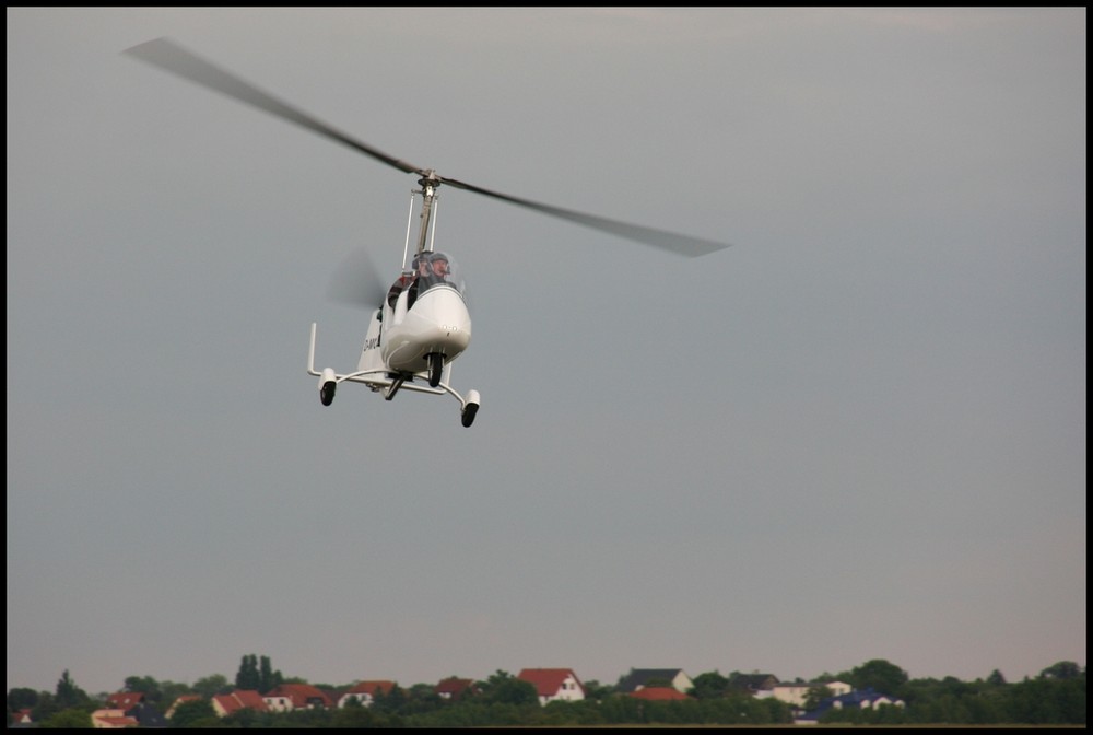 Gyrocopter over Elbestadt