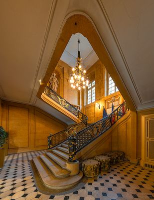 * * * H O T E L - D E - V I L L E * * *