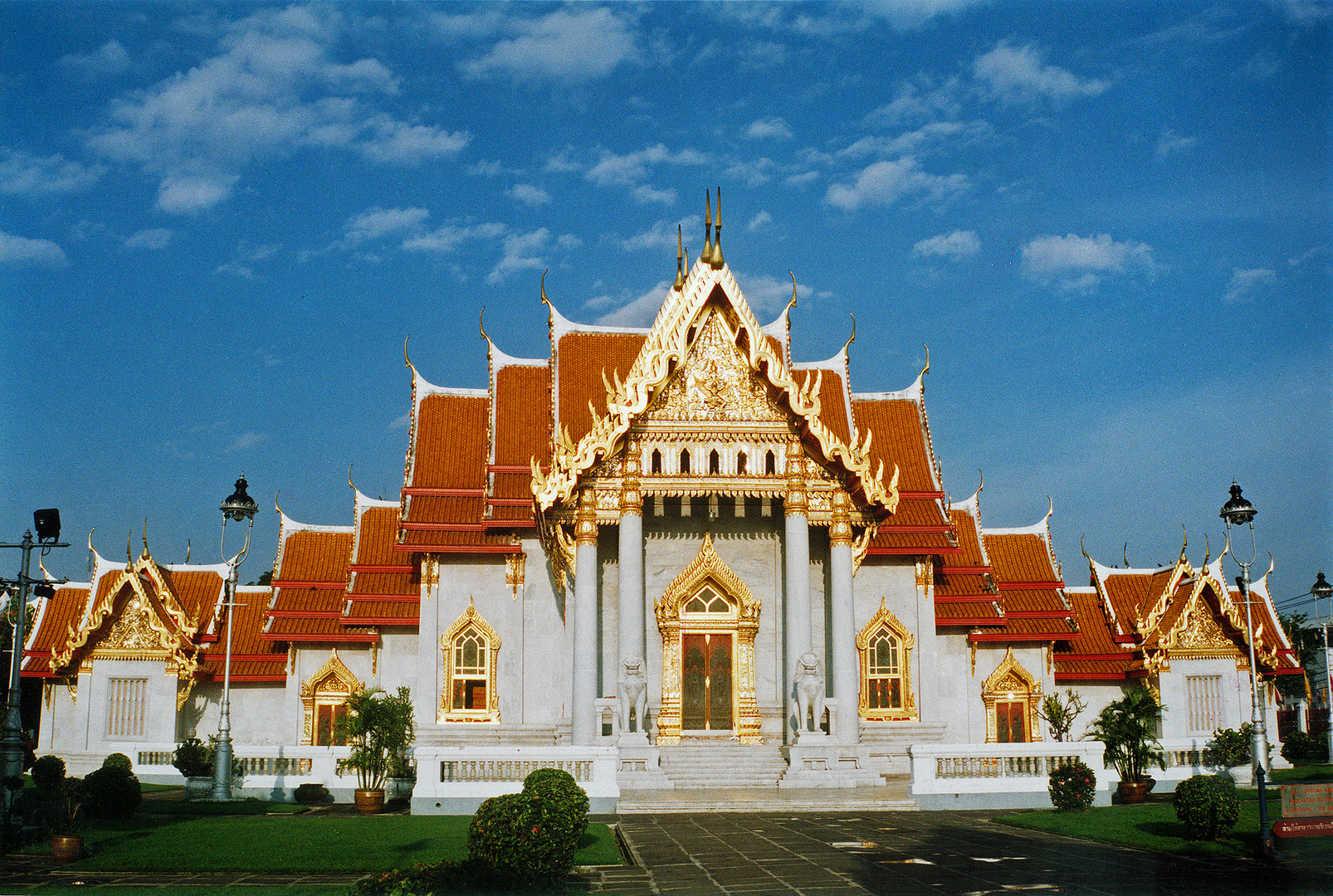 h19 Wat Benchmabophit - 1, 2002.12