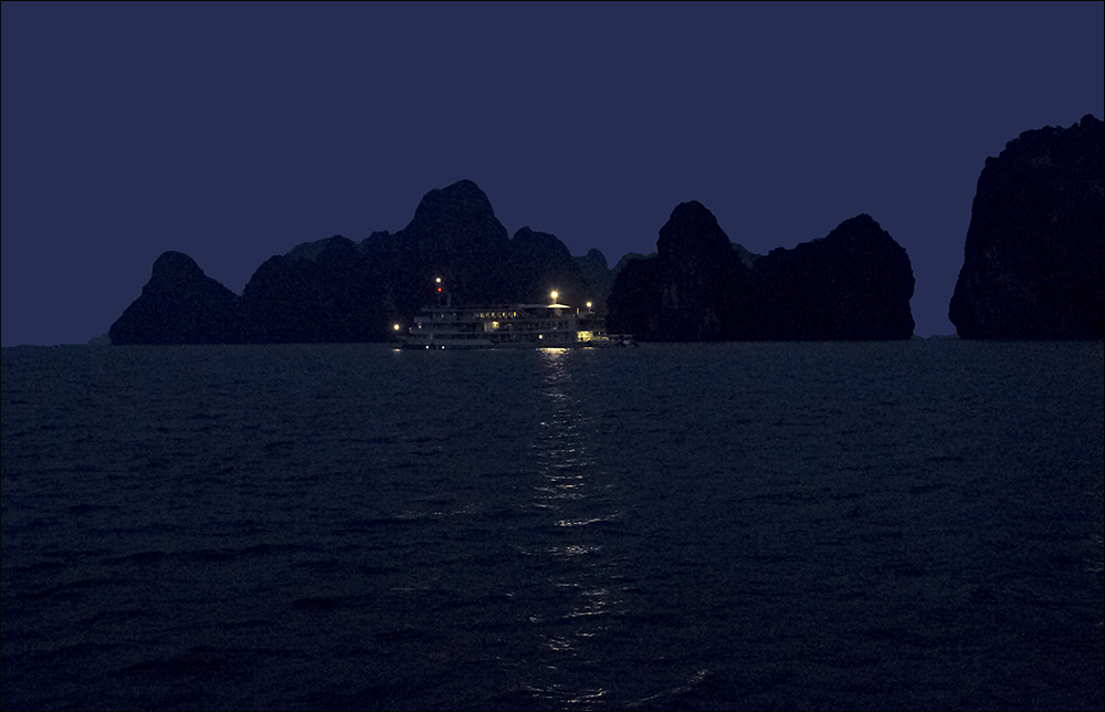 Ha Long Bucht, blaue Stunde