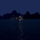 Ha Long Bucht, blaue Stunde