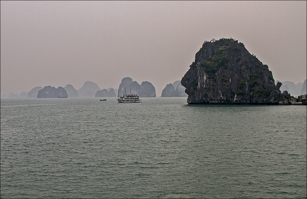 Ha Long Bucht, der Mann im Meer