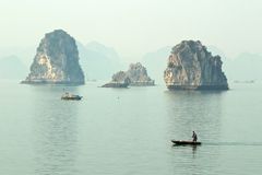 Ha Long Bucht im Morgenlicht