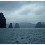 Ha Long Bucht im Nebel