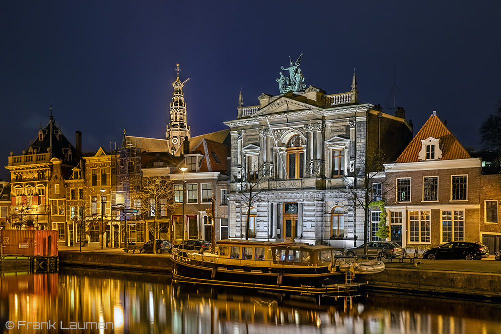 Haarlem NL - Teylers Museum mit de Waag und Grote Kerk Foto & Bild ...