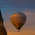 Haarscharf am Kirchturm vorbei ...