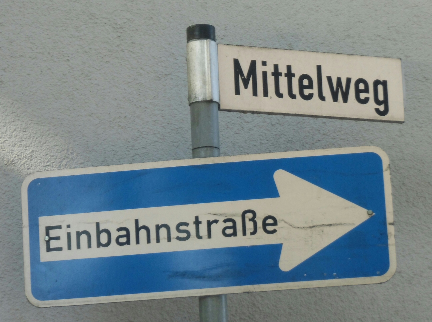 Hab den Mittelweg gefunden - es ist eine Einbahnstrasse