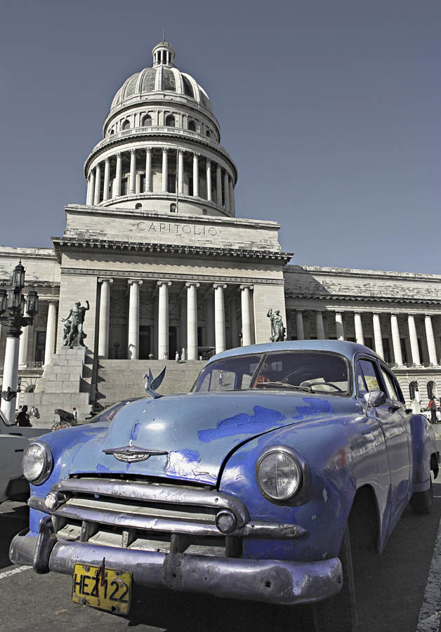 Habana - Capitol and typical car