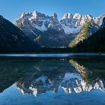 Habe den Dürrensee noch nie so klar gesehen, der  3221 m hohe Monte Cristallo im...