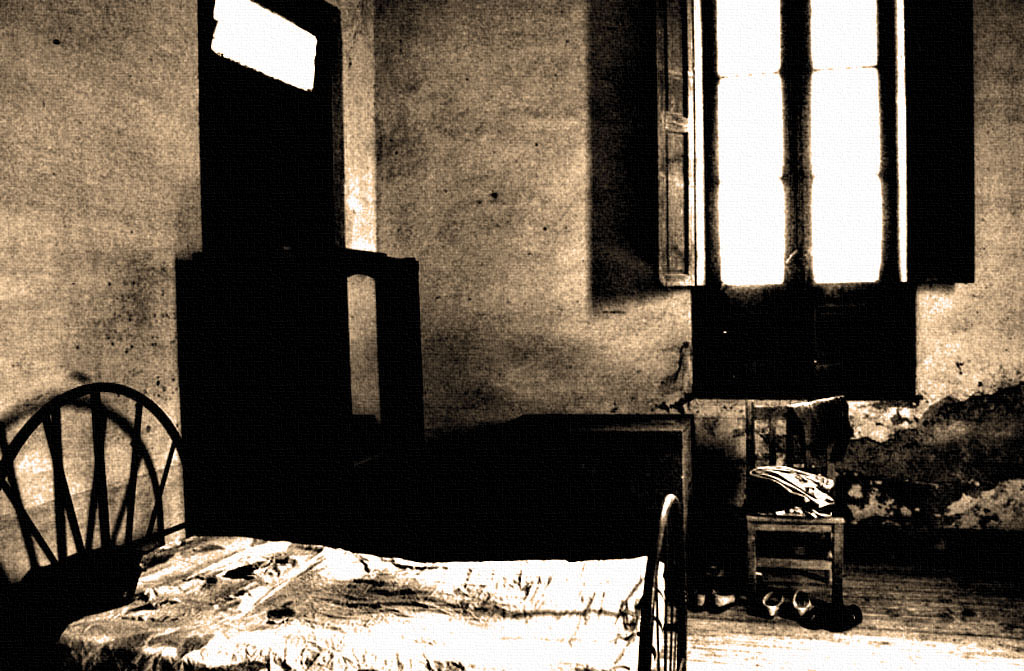 Habitación en sepia.