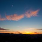 Hacia la luna, en un bello atardecer.