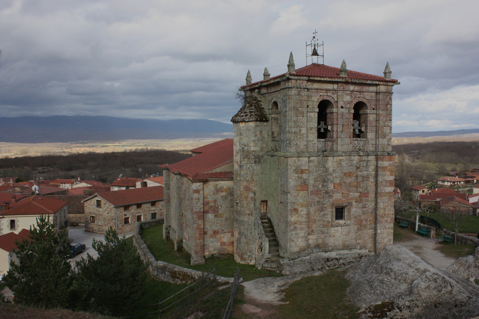 HACINAS (BURGOS),Un pueblo pequeño con mucho para disfrutar..