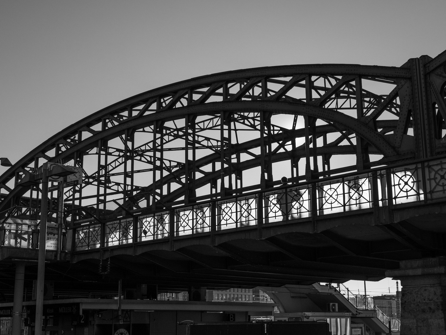 Hackerbrücke München im Gegenlicht