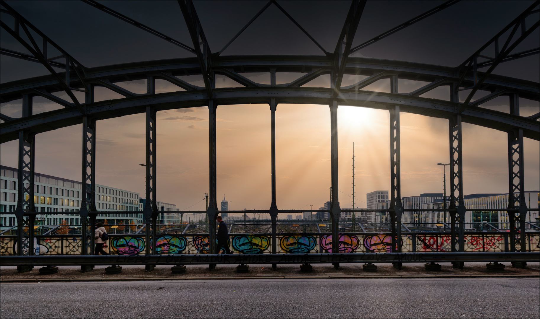 " Hackerbrücke schräg belichtet "