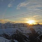 Hängebrücke im letzten Sonnenlicht