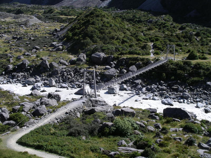 Hängebrücke in den neuseeländischen Alpen