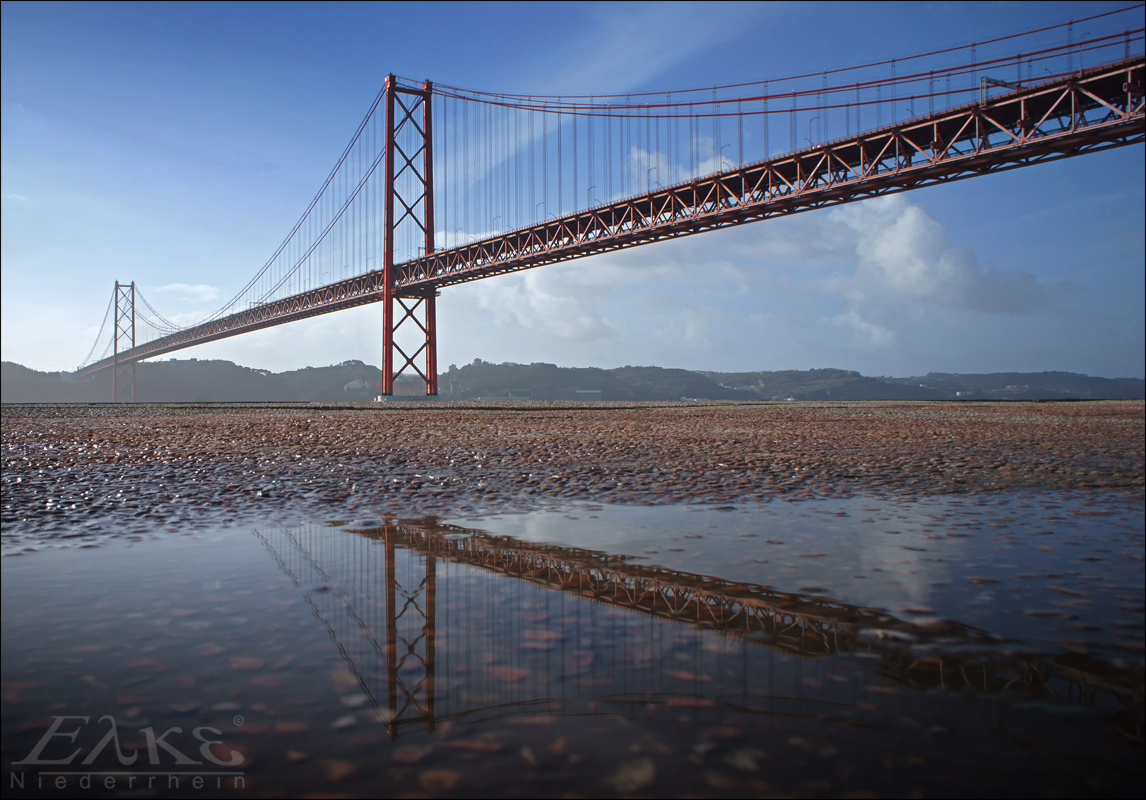 Hängebrücke über dem Fluss Tejo