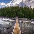 Hängebrücke über den Wasserfall