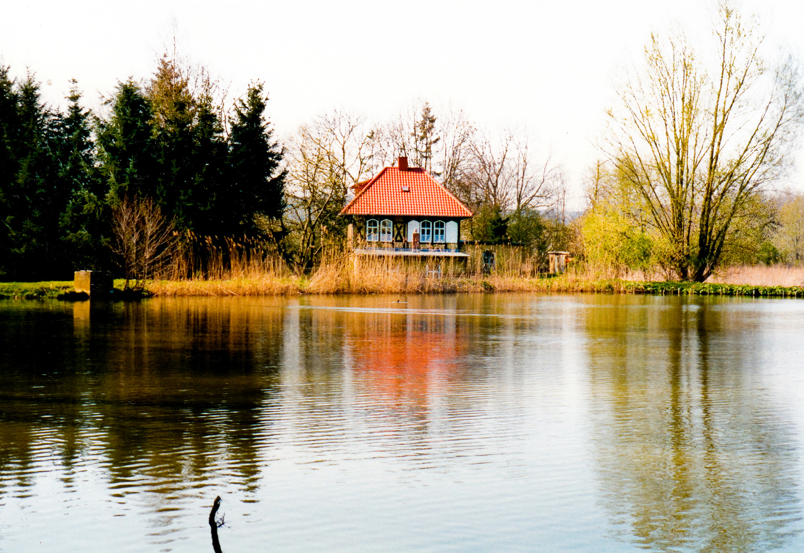 Häuschen am See