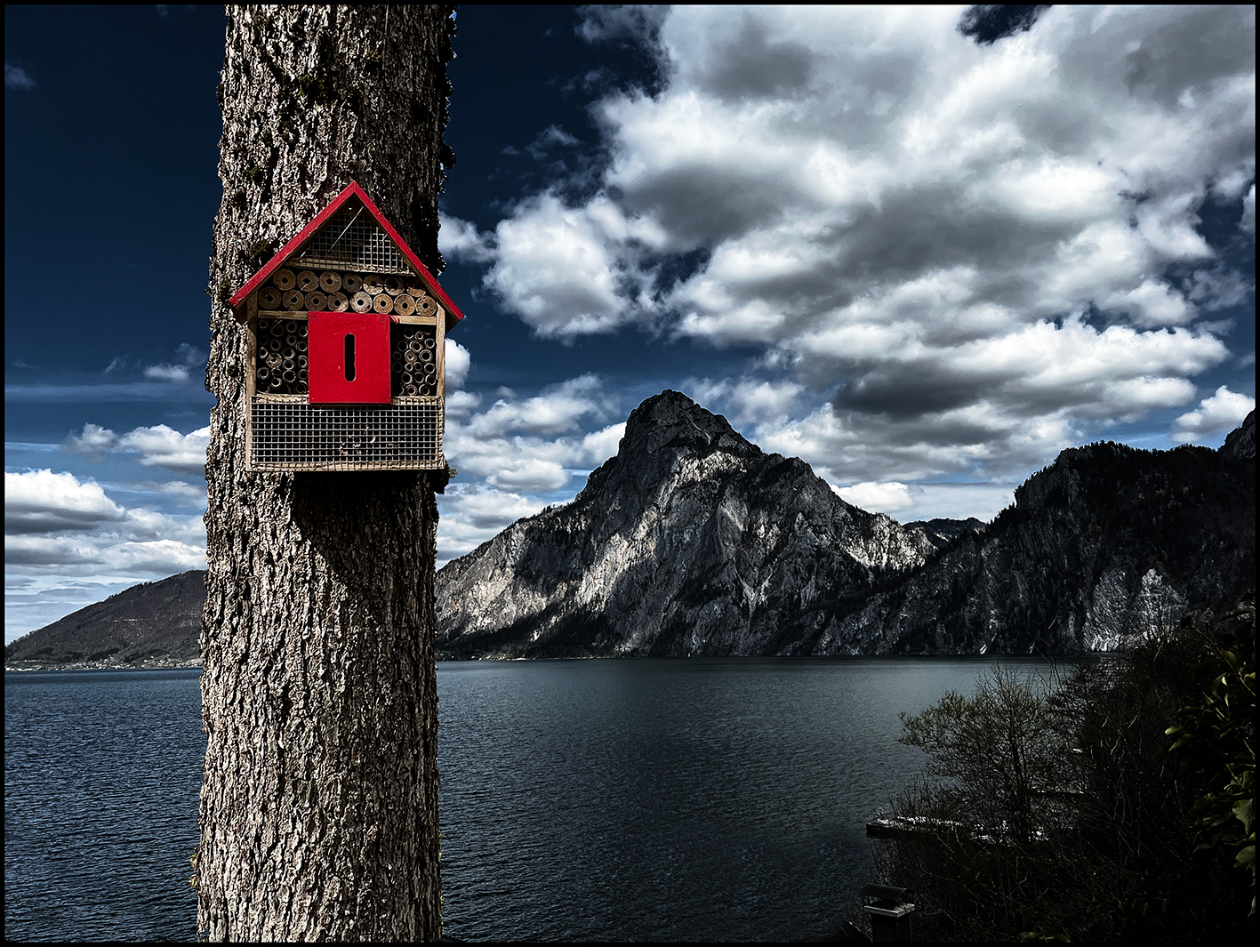 Häuschen am See .