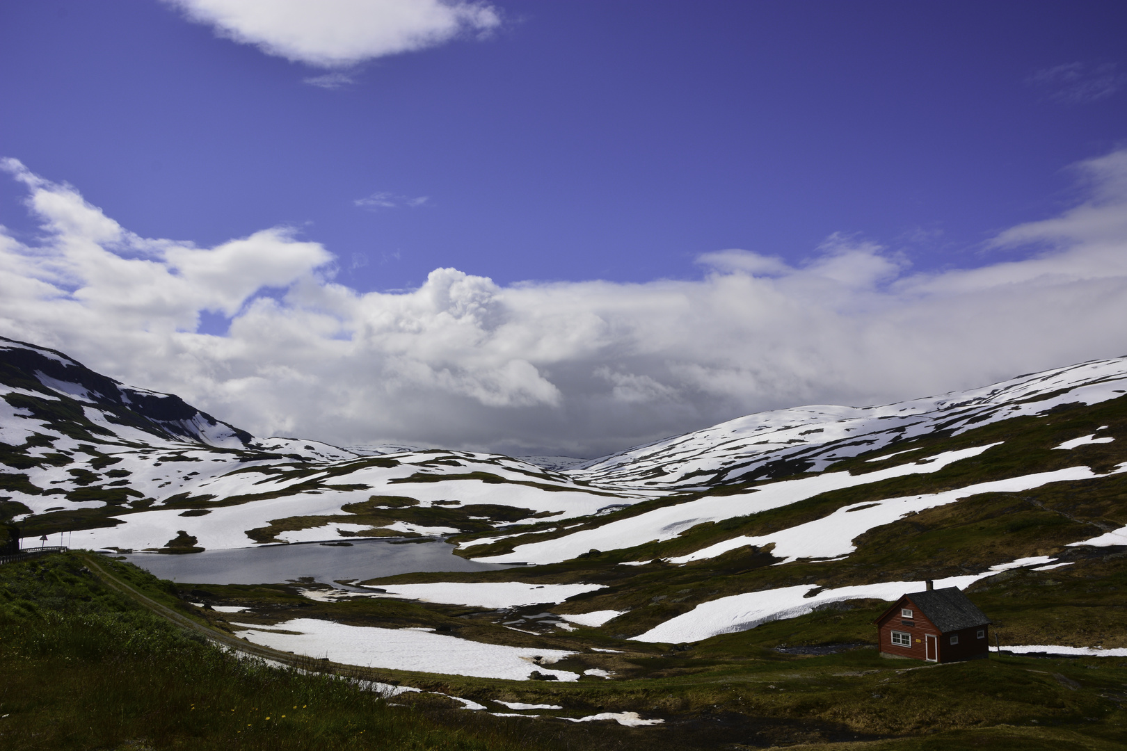 Häuschen am See auf dem Vikafjell