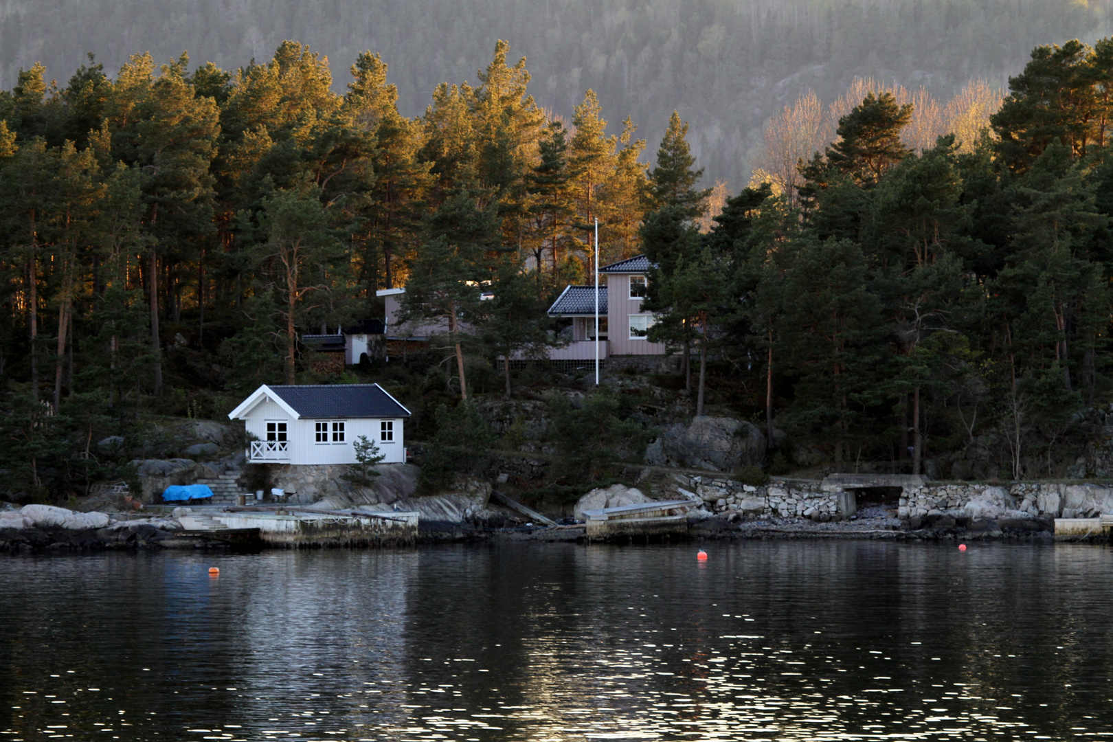 Häuser am Fjord