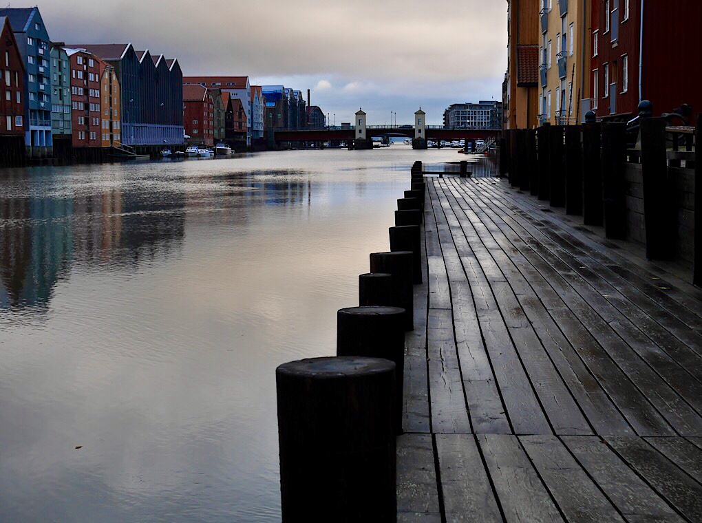 Häuser am Wasser in Trondheim