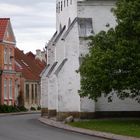 Häuser - geduckt im Schutz der Kirche