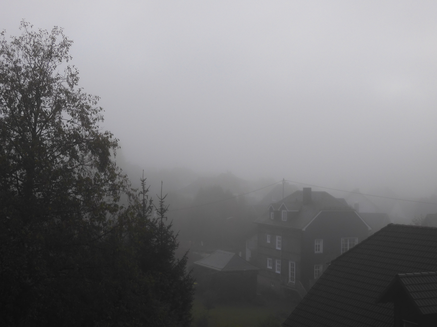 Häuser im Nebel