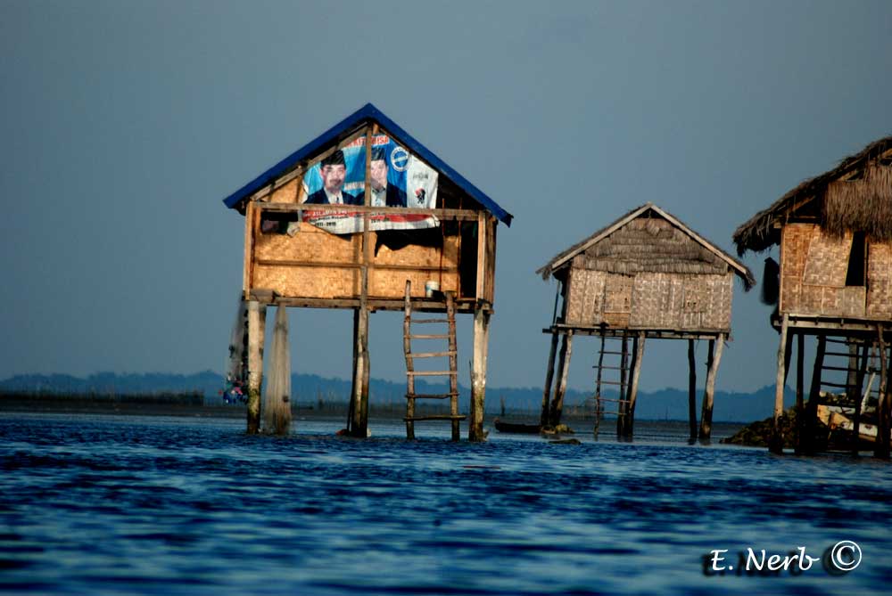 Häuser im Seenomadendorf Sampela (Südost-Sulawesi, Indonesien)