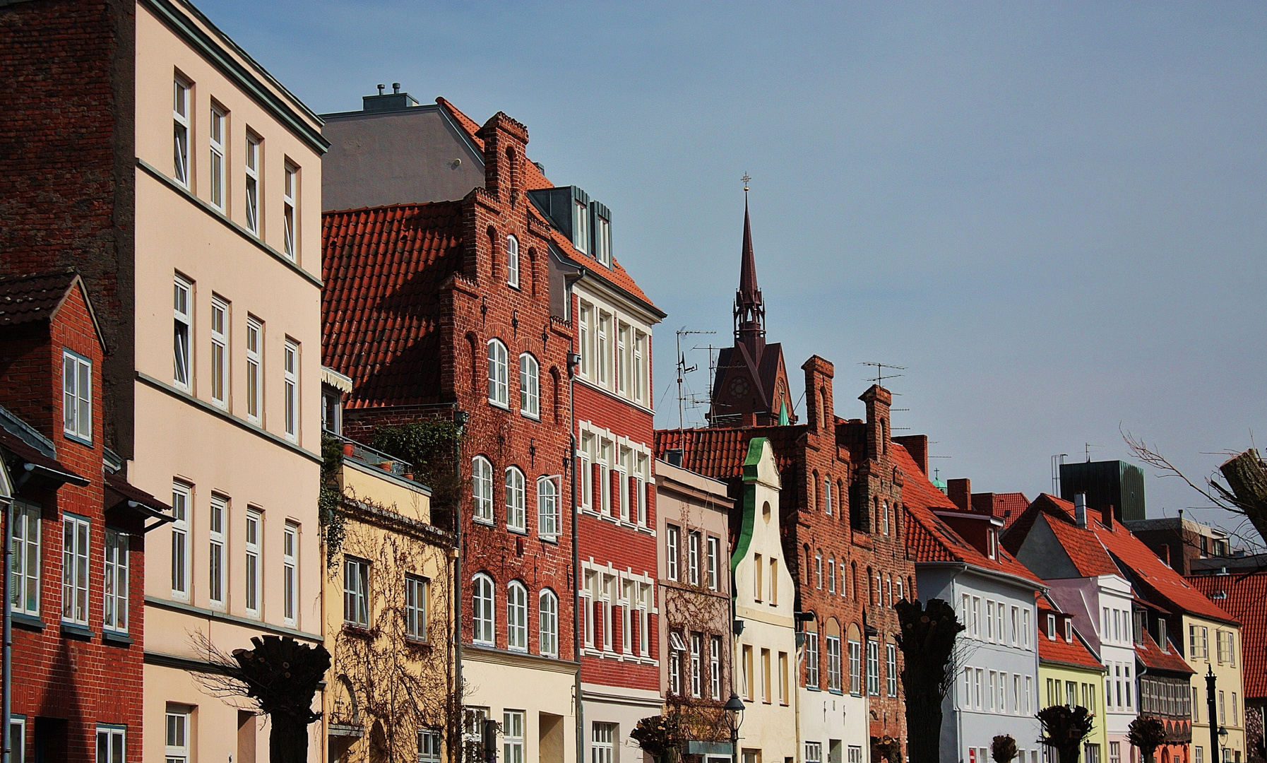 Häuser-Persönlichkeiten einer Straße in Lübeck