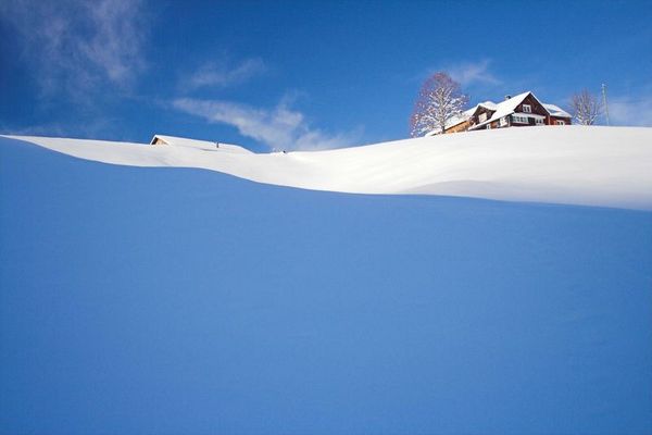 Häuser unter Schnee
