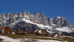 Häuser unter Wilden Kaiser