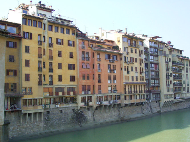 Häuser von der Ponte Veccio in Florenz