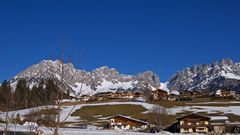 Häuser vor Wilden Kaiser