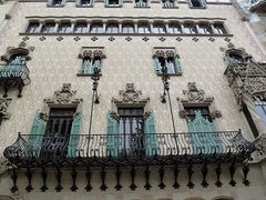 Häuserfassade am Passeig del Gracia in Barcelona