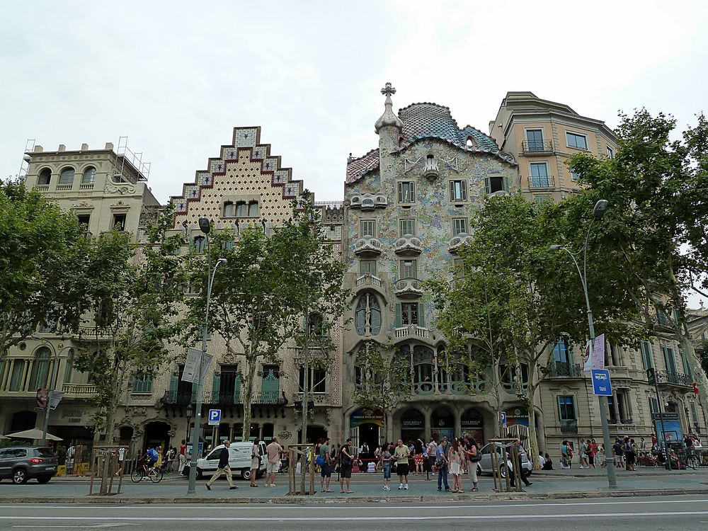 Häuserfassaden an der Passeig del Gracia